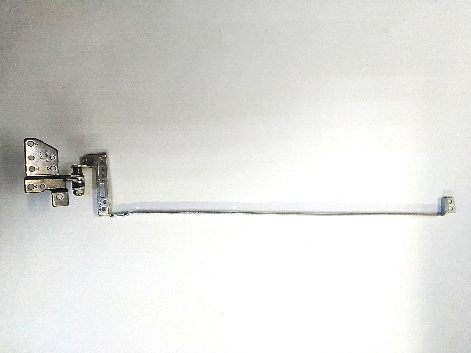 Петля (правая) 13NB04I1M02021 Asus X751BP, X751LA, X751LB, X751LD, X751LJ, X751LK, X751LN, X751LX, X751MA запчасти для ноутбука
